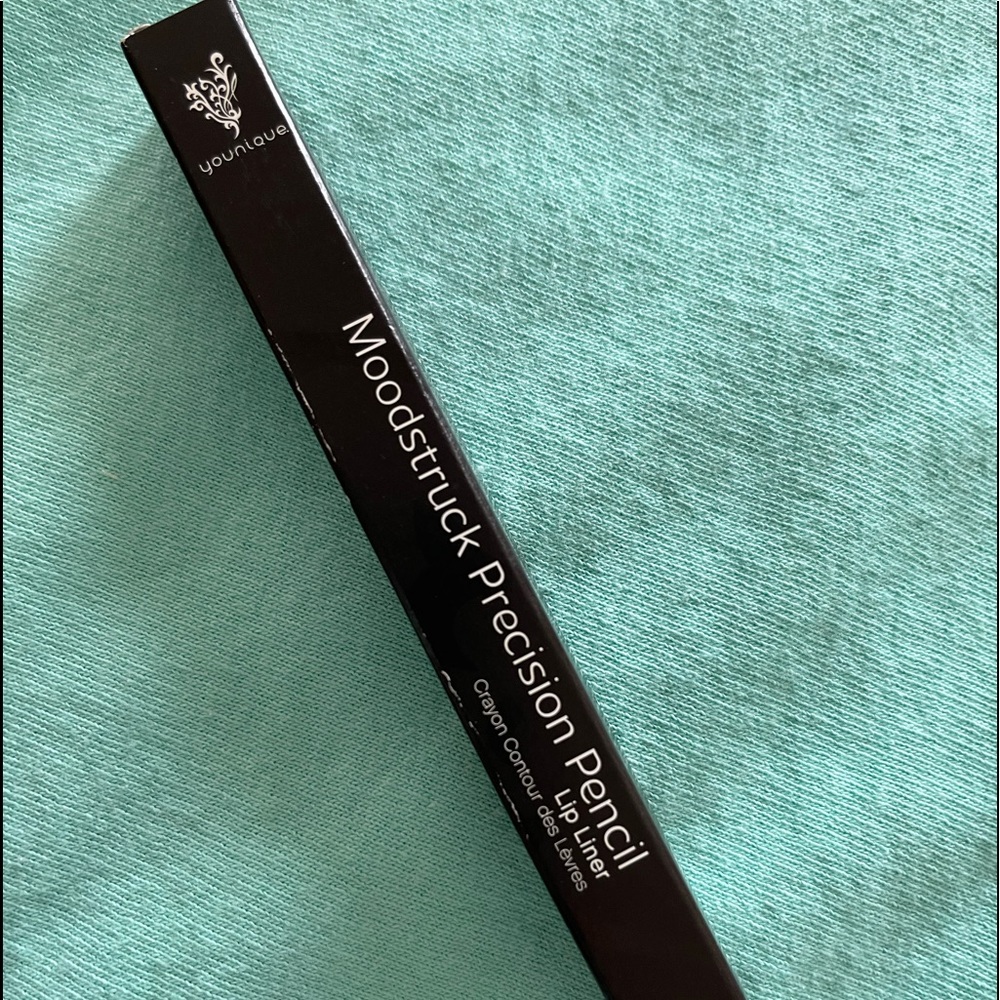 MOODSTRUCK PRECISION PENCIL LIP LINER